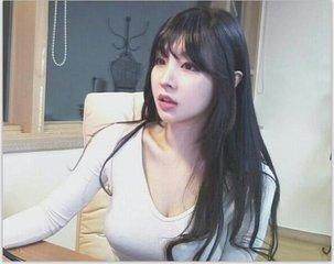 特别爱笑的街头女主播